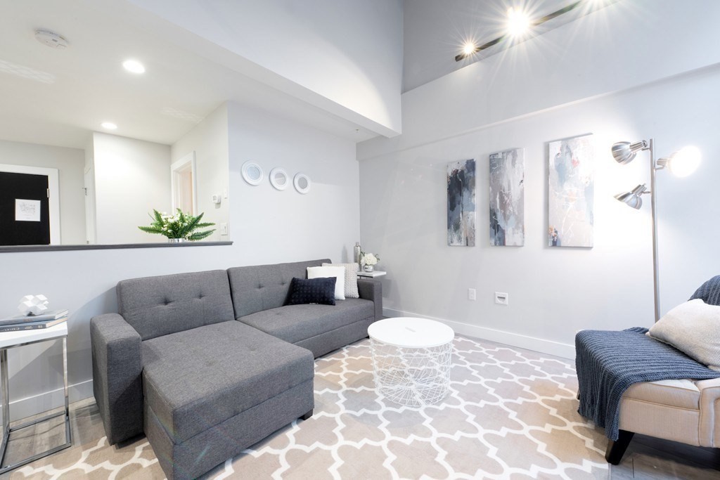 630 Washington 403