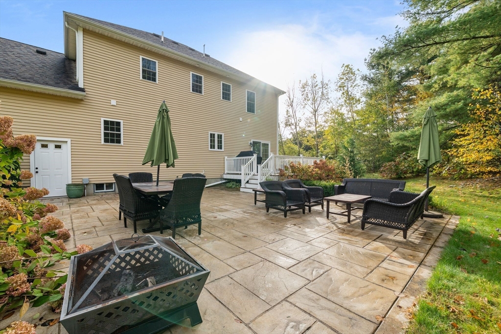 547 Mockingbird Ln