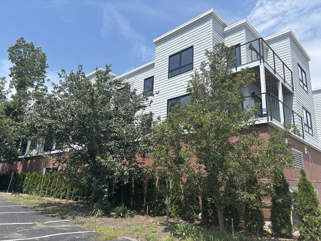 1391 Main Street 305