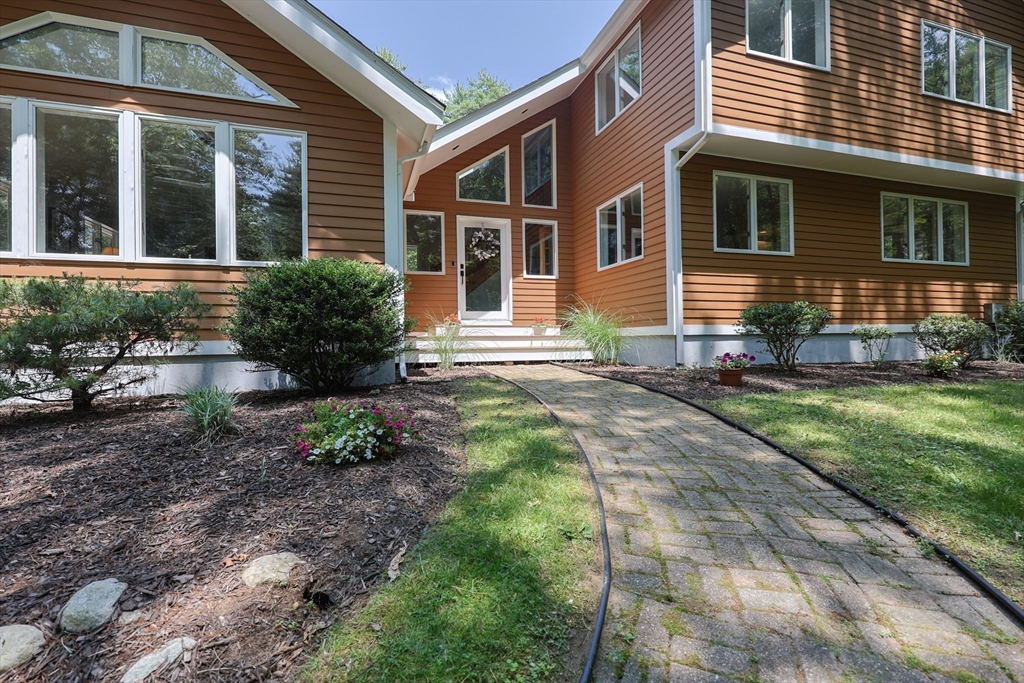 56 Burt St