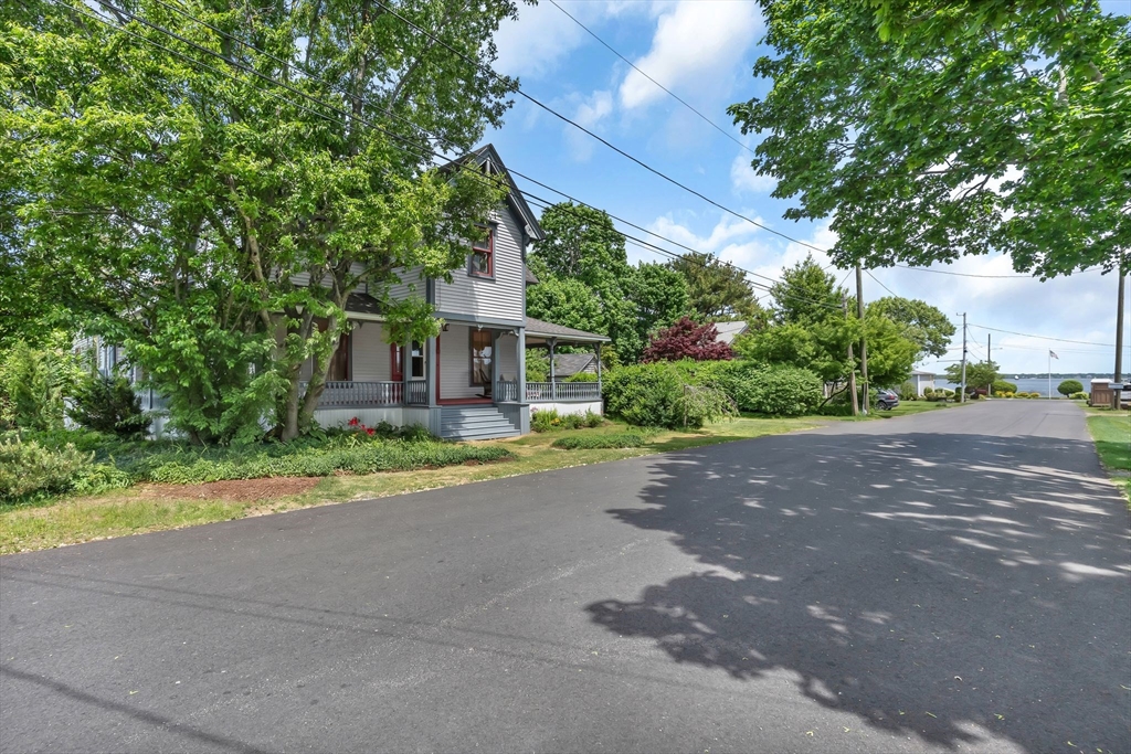 41 Lippitt Avenue