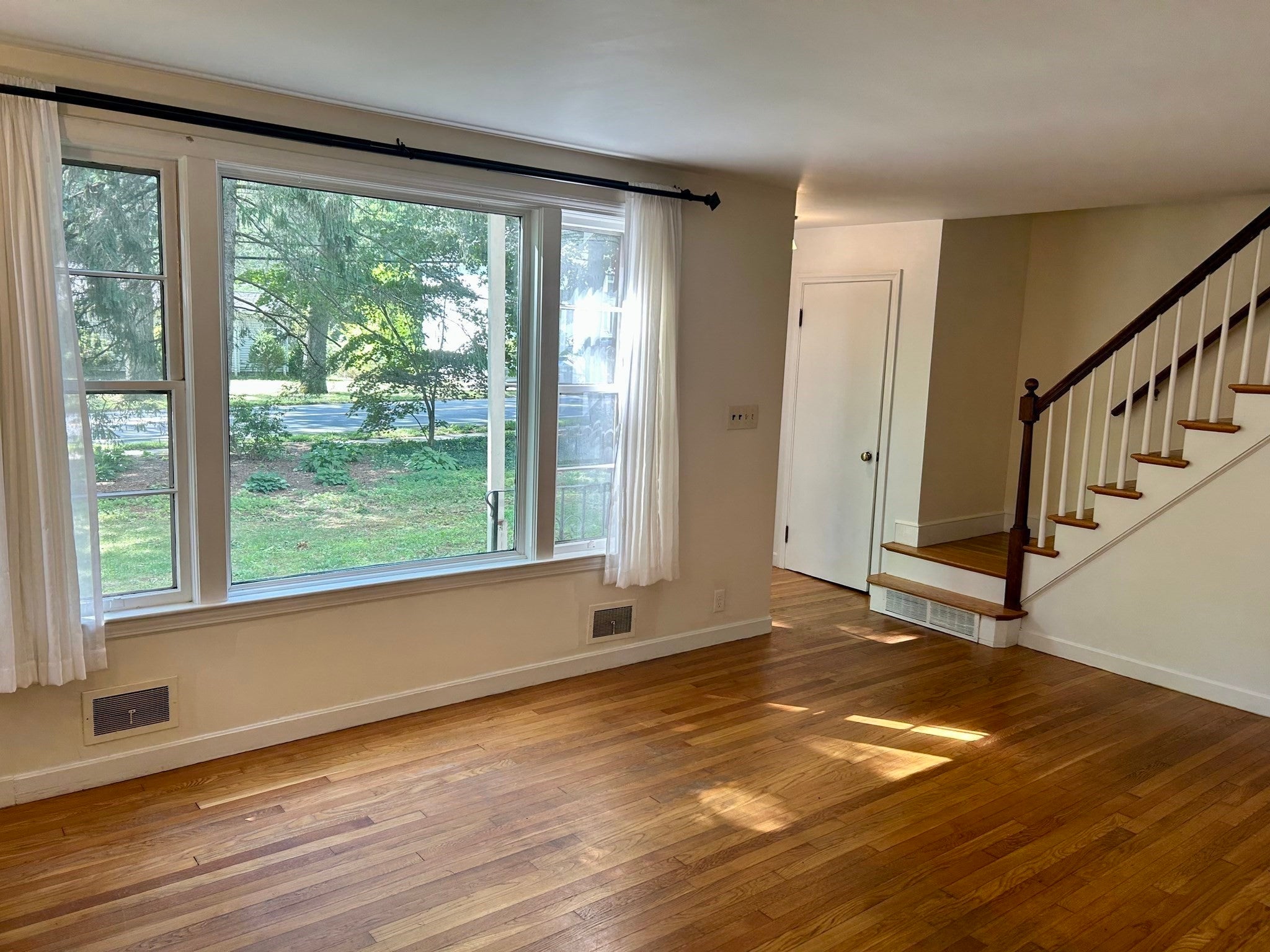 Photo 2 Photo 2