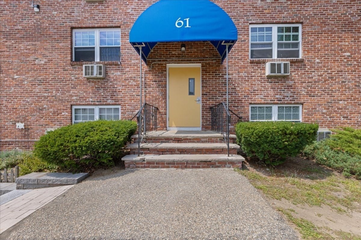 61 Storey Ave 2, Newburyport MA 01950