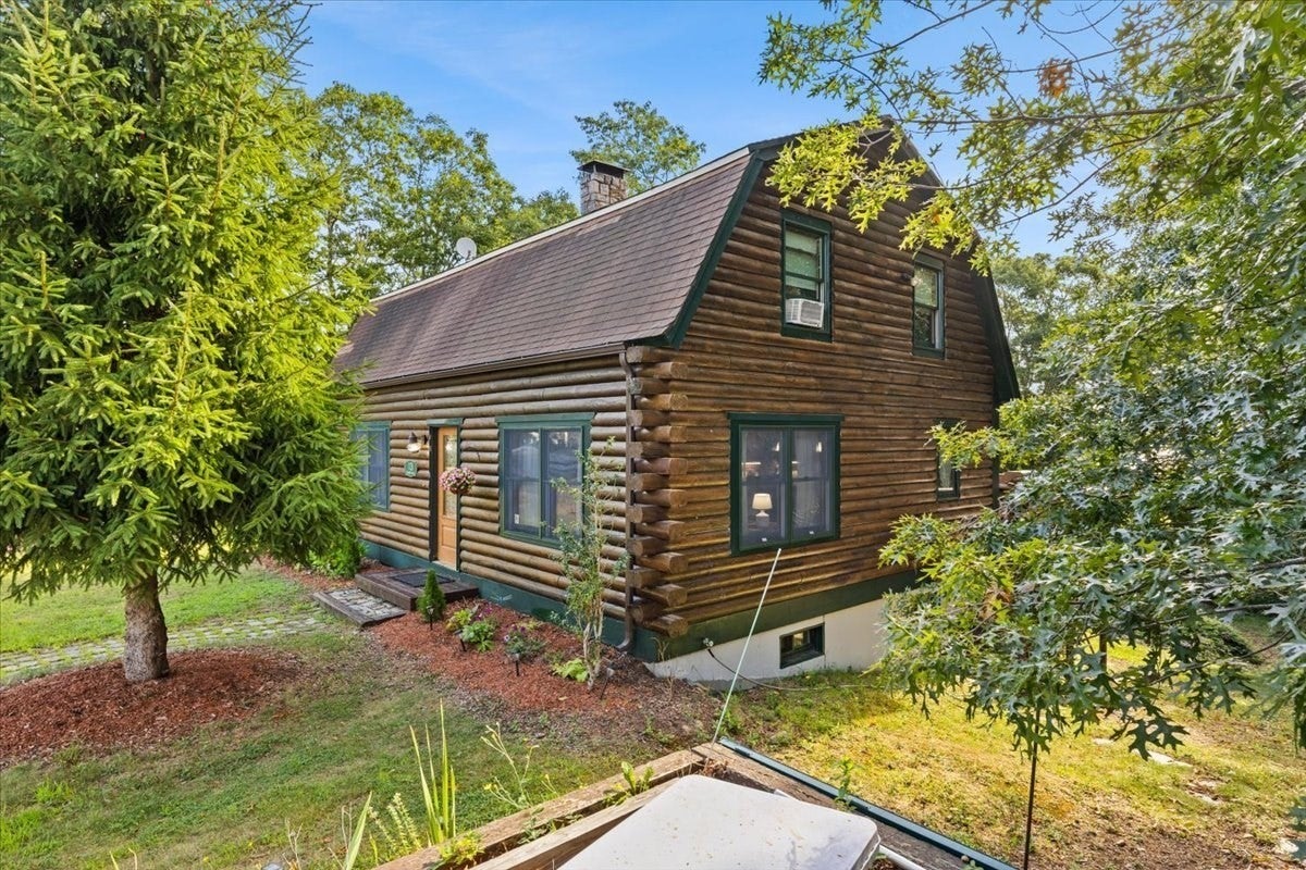 Photo of 13 Skylark Ave, Plymouth, MA