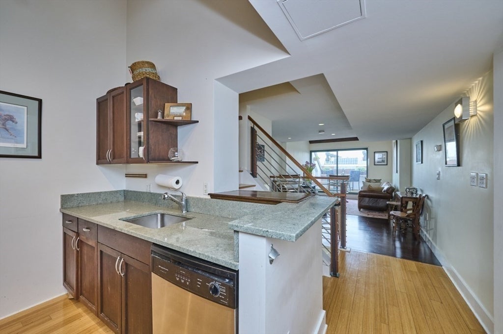 42 8th Street 2511