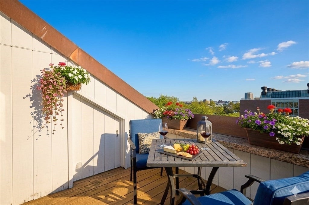 42 8th Street 2511