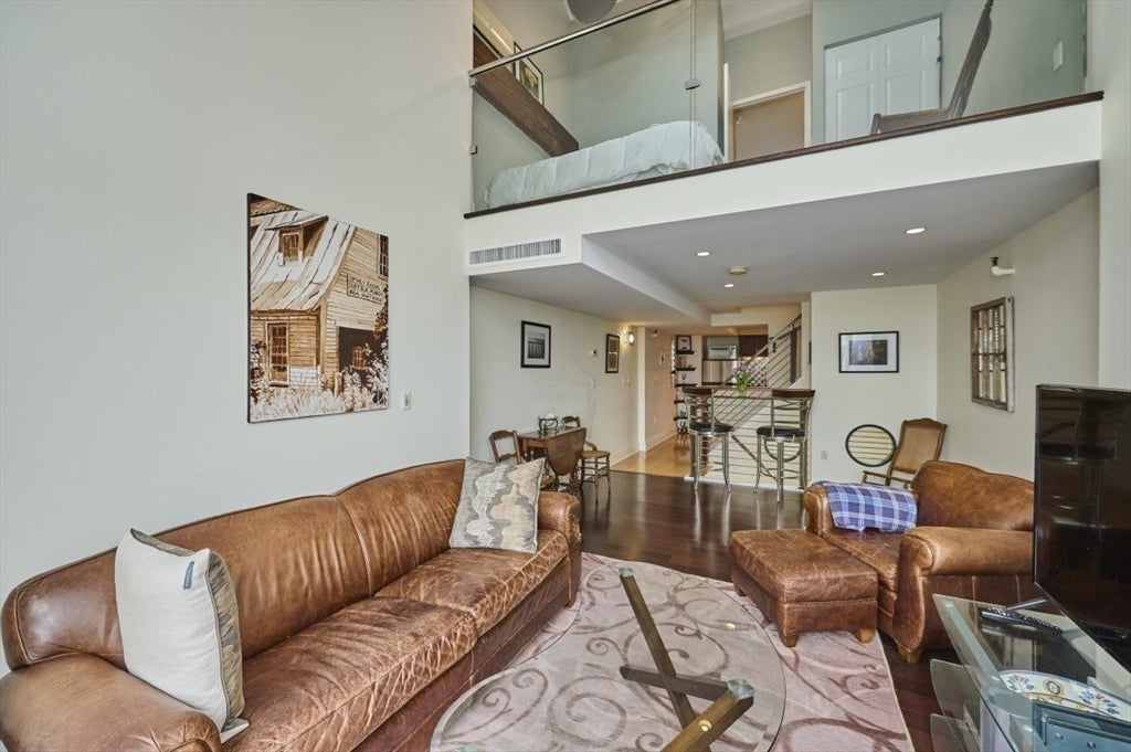 42 8th Street 2511