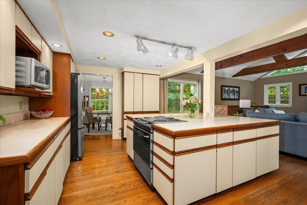 11 Hickory Rd, Southborough, MA, 11 Hickory Rd, Southborough, MA Photo #11