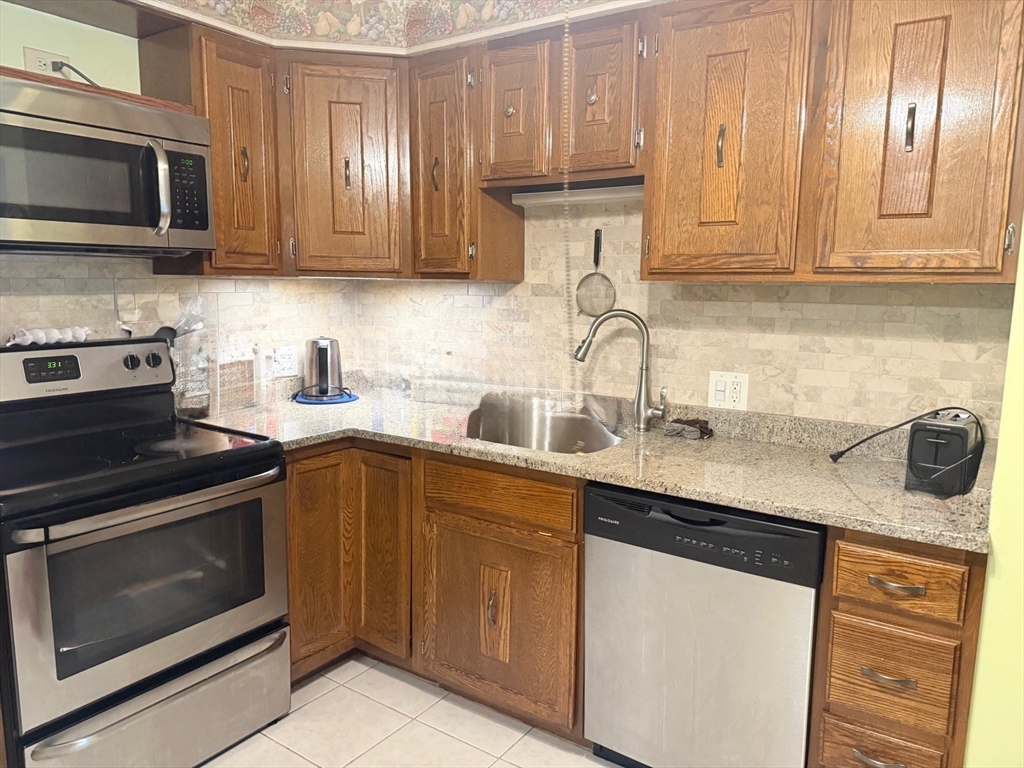 141 Essex St B2