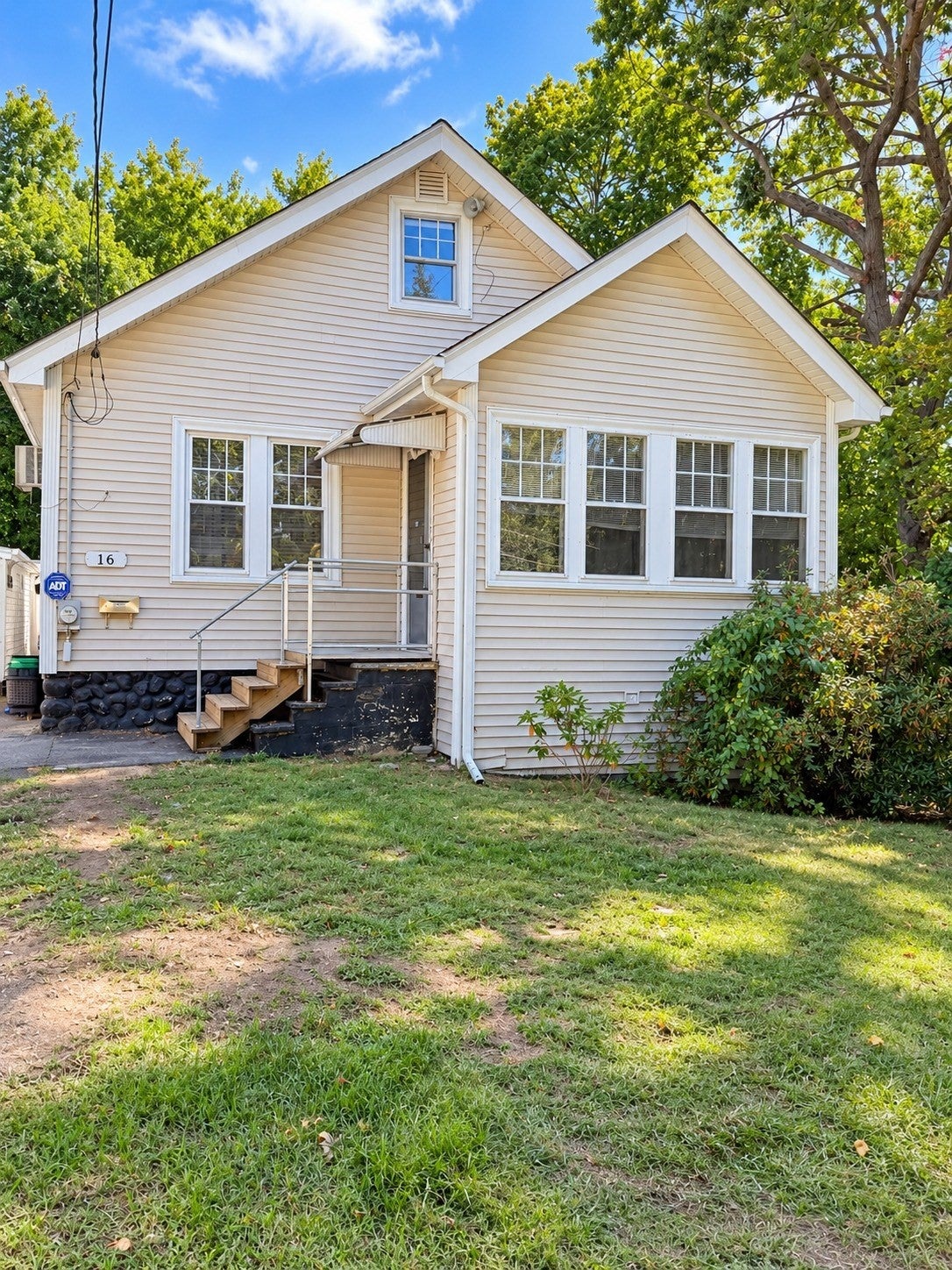 16 Winnipeg St, Worcester, MA Photo #1