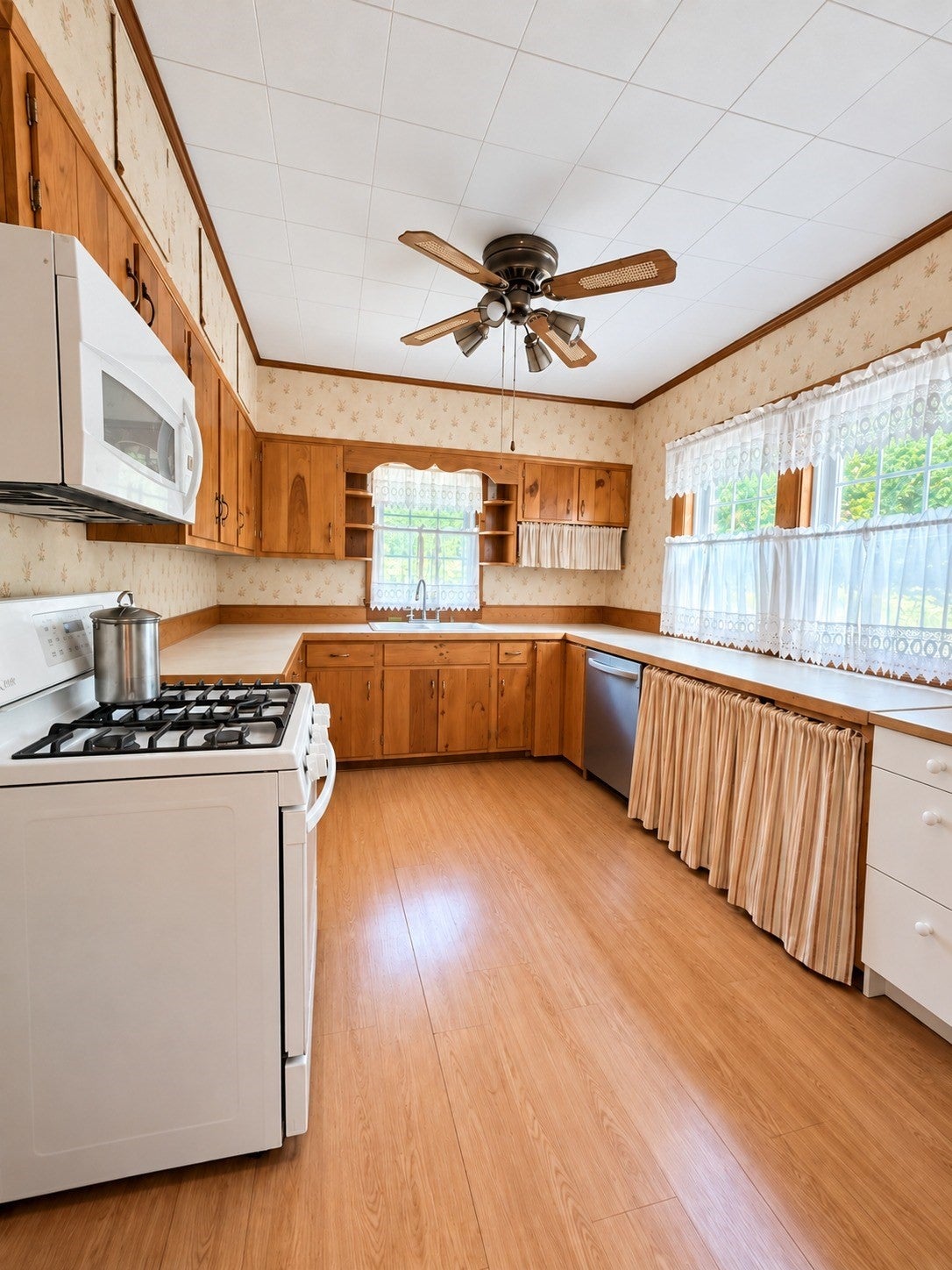 16 Winnipeg St, Worcester, MA Photo #5