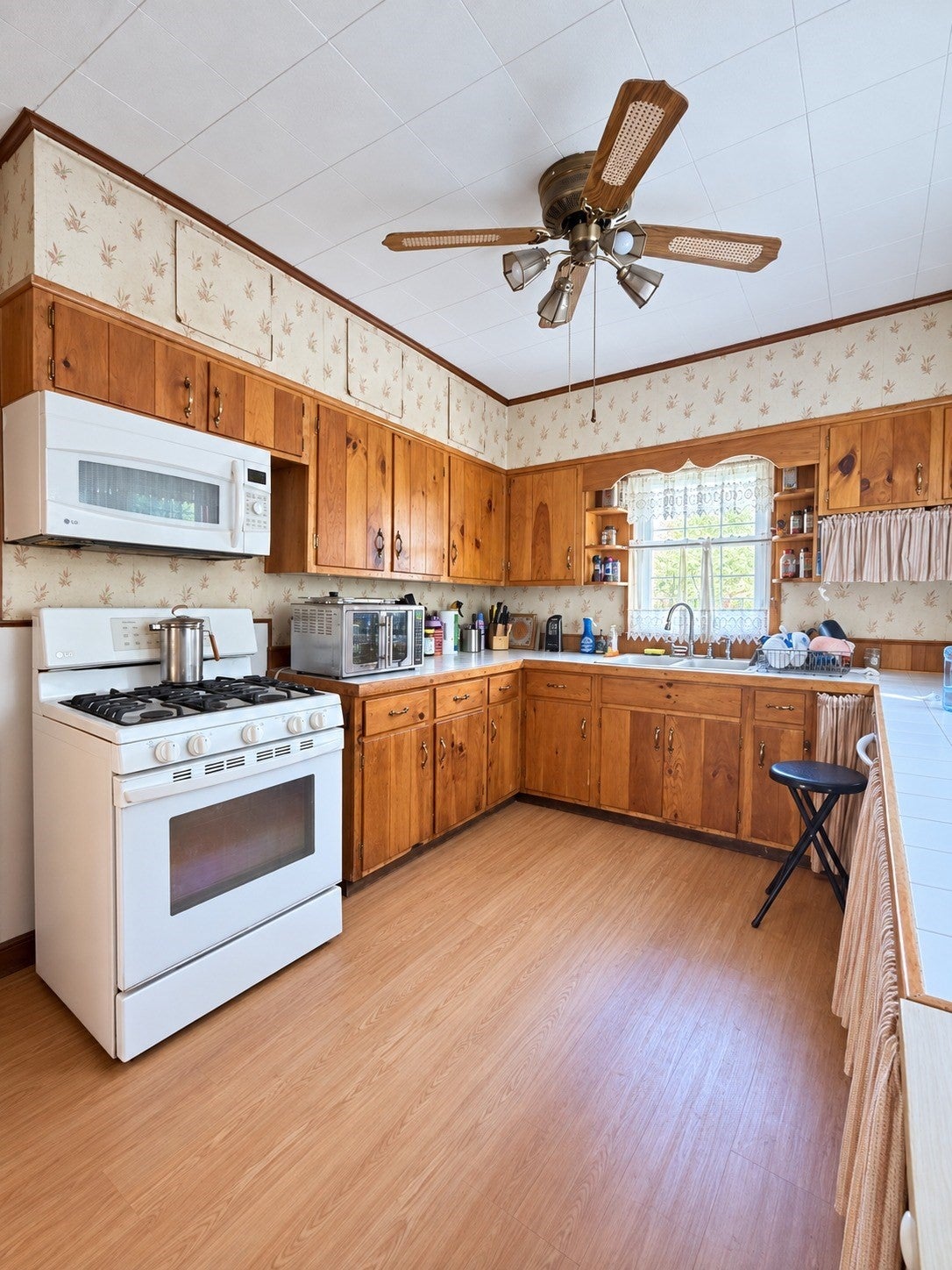 16 Winnipeg St, Worcester, MA Photo #4