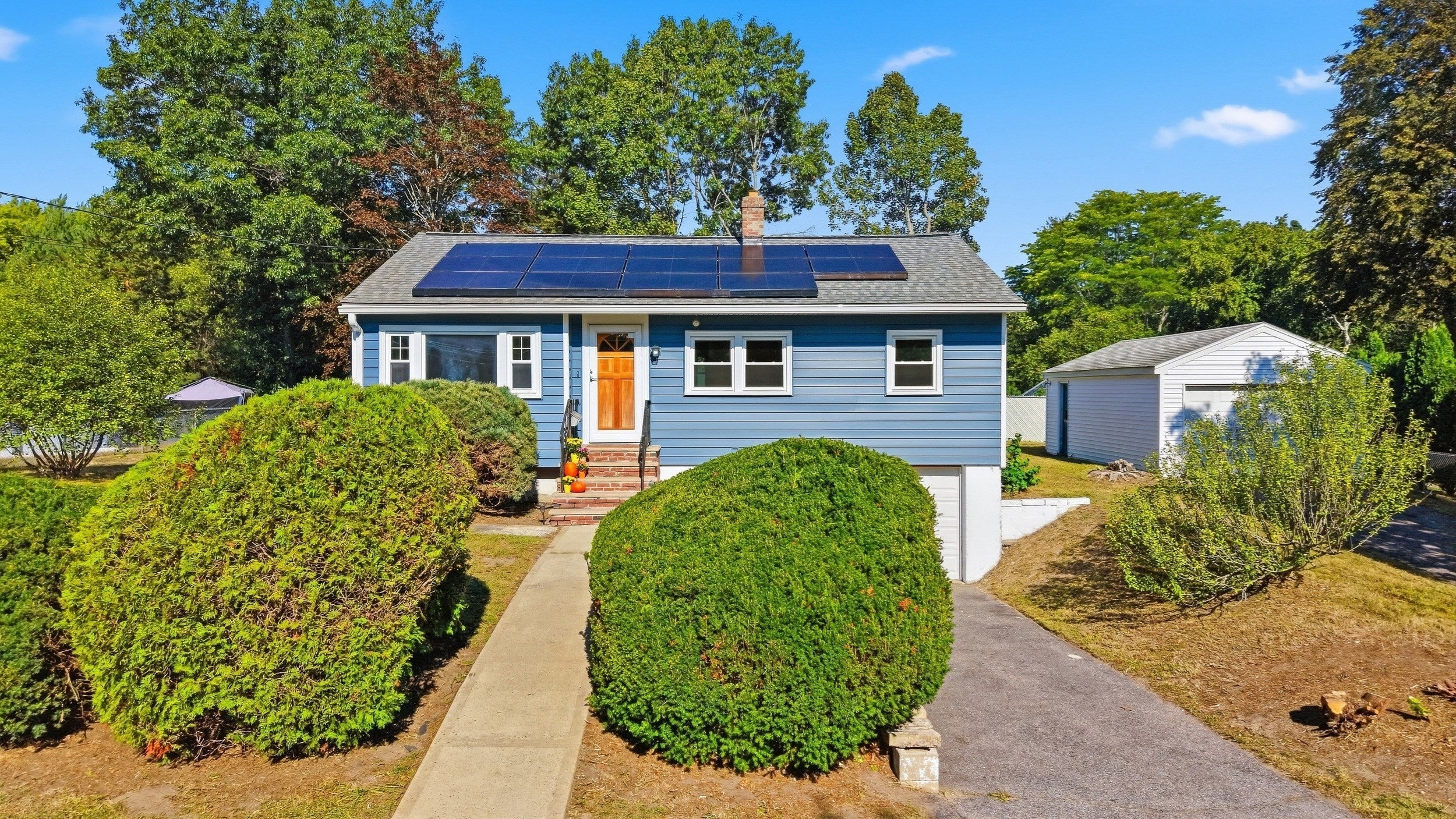 Photo of 44 Memorial Dr, Methuen, MA