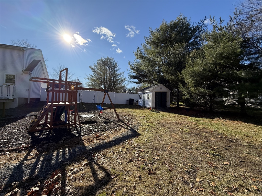 North Attleboro, Massachusetts 02760, United States, 3 Bedrooms Bedrooms, ,2 BathroomsBathrooms,Residential,Active,250765