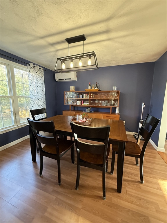 North Attleboro, Massachusetts 02760, United States, 3 Bedrooms Bedrooms, ,2 BathroomsBathrooms,Residential,Active,250765