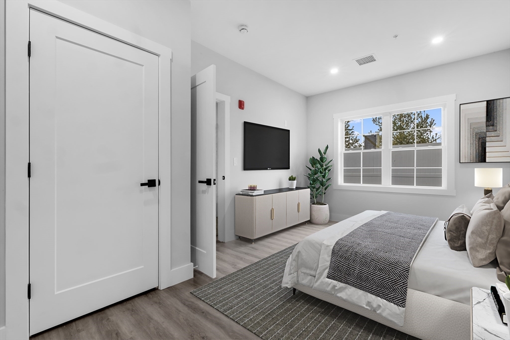 889-895 Grinnell St. 2