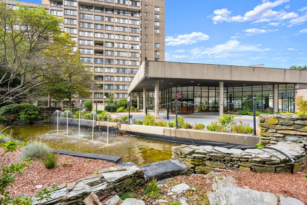 250 Hammond Pond Pkwy 406N