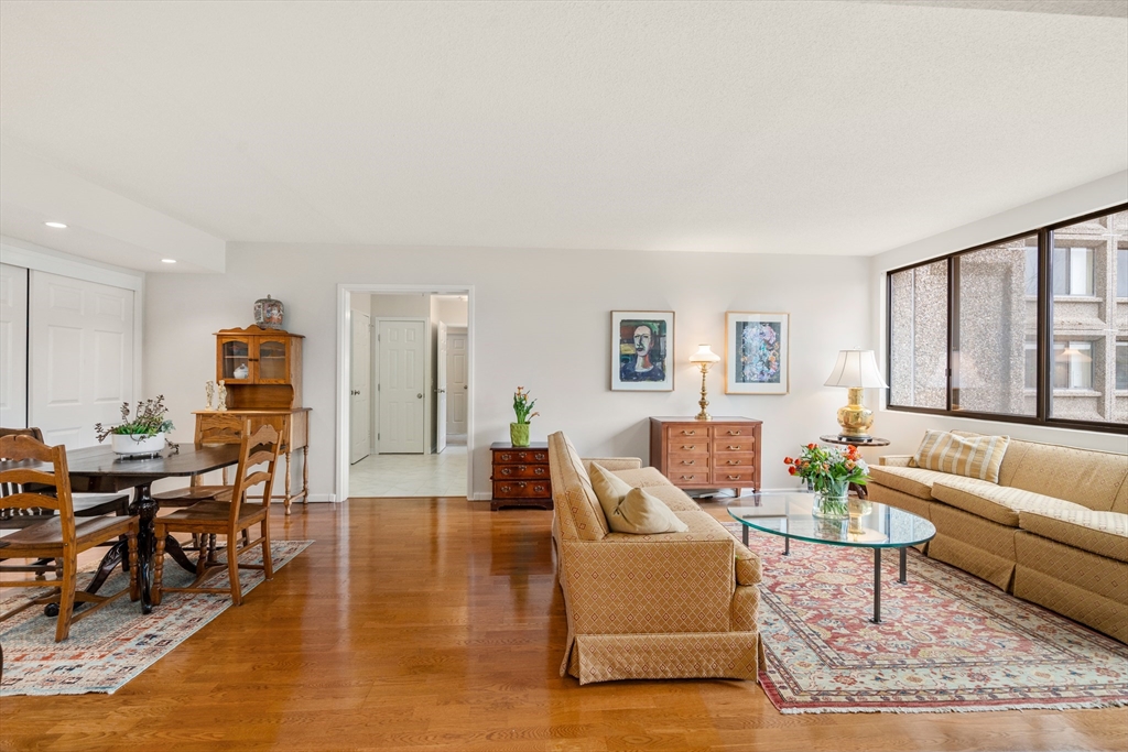 250 Hammond Pond Pkwy 406N