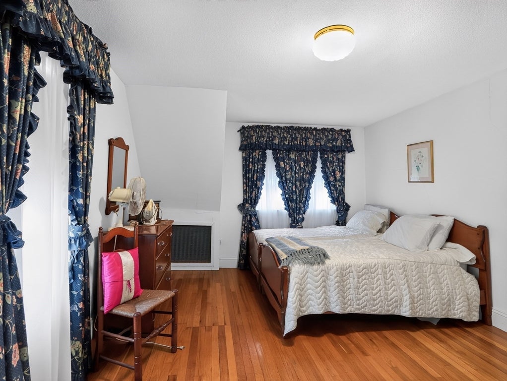 24 Lindbergh Ave, Holyoke, MA Photo #15