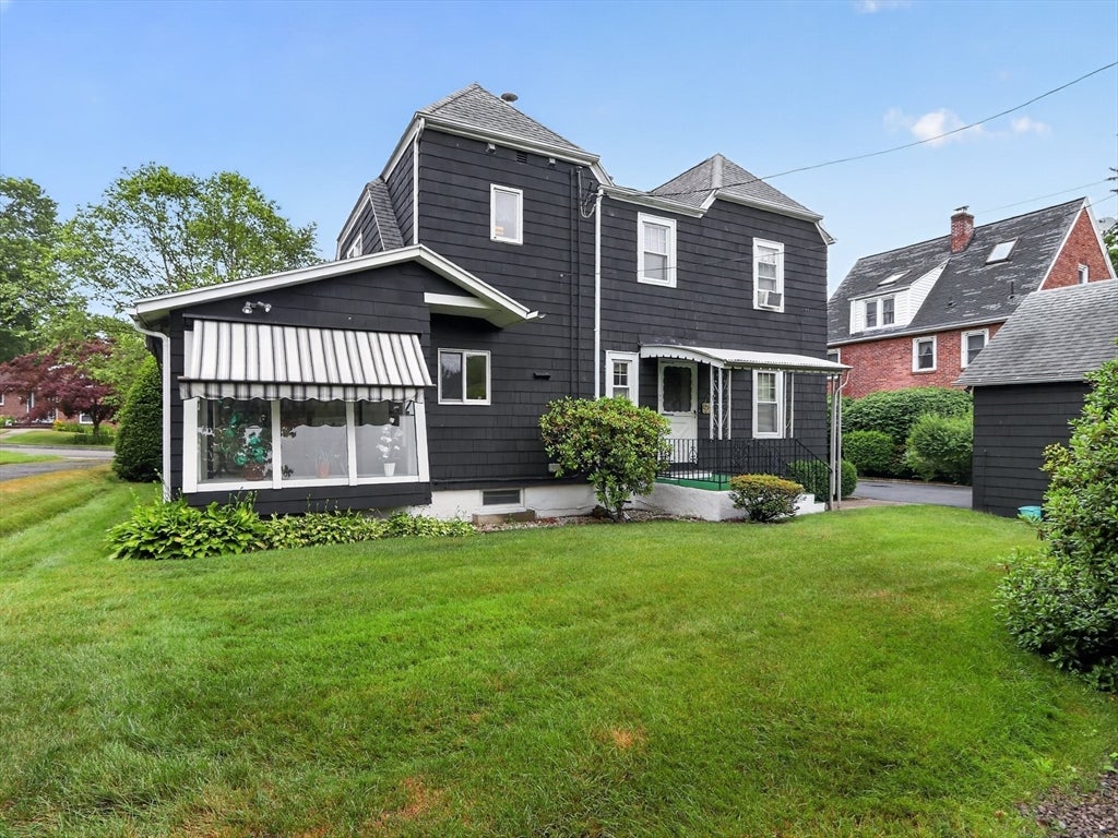 24 Lindbergh Ave, Holyoke, MA Photo #3