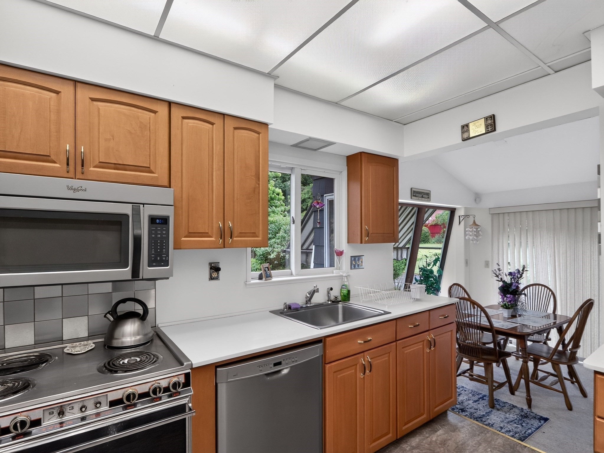24 Lindbergh Ave, Holyoke, MA Photo #10
