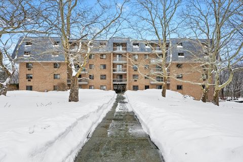 Photo of 65 Commons Drive #506, Shrewsbury, MA 01545 (MLS # 73481384)