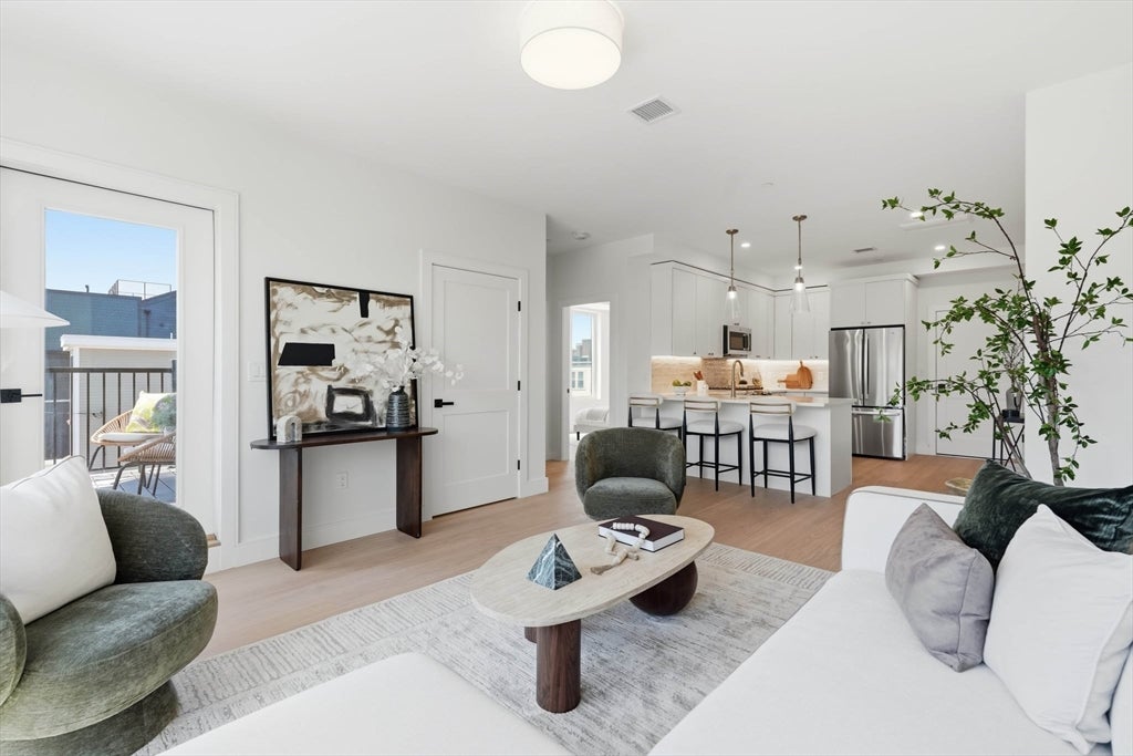 28 Geneva St 302