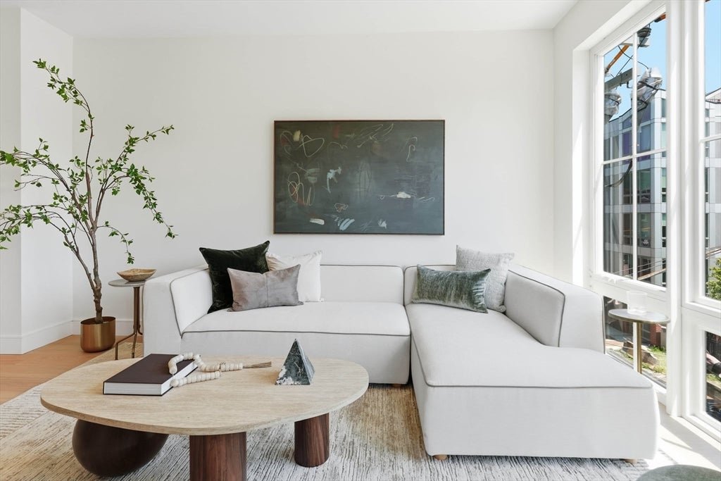 28 Geneva St 302