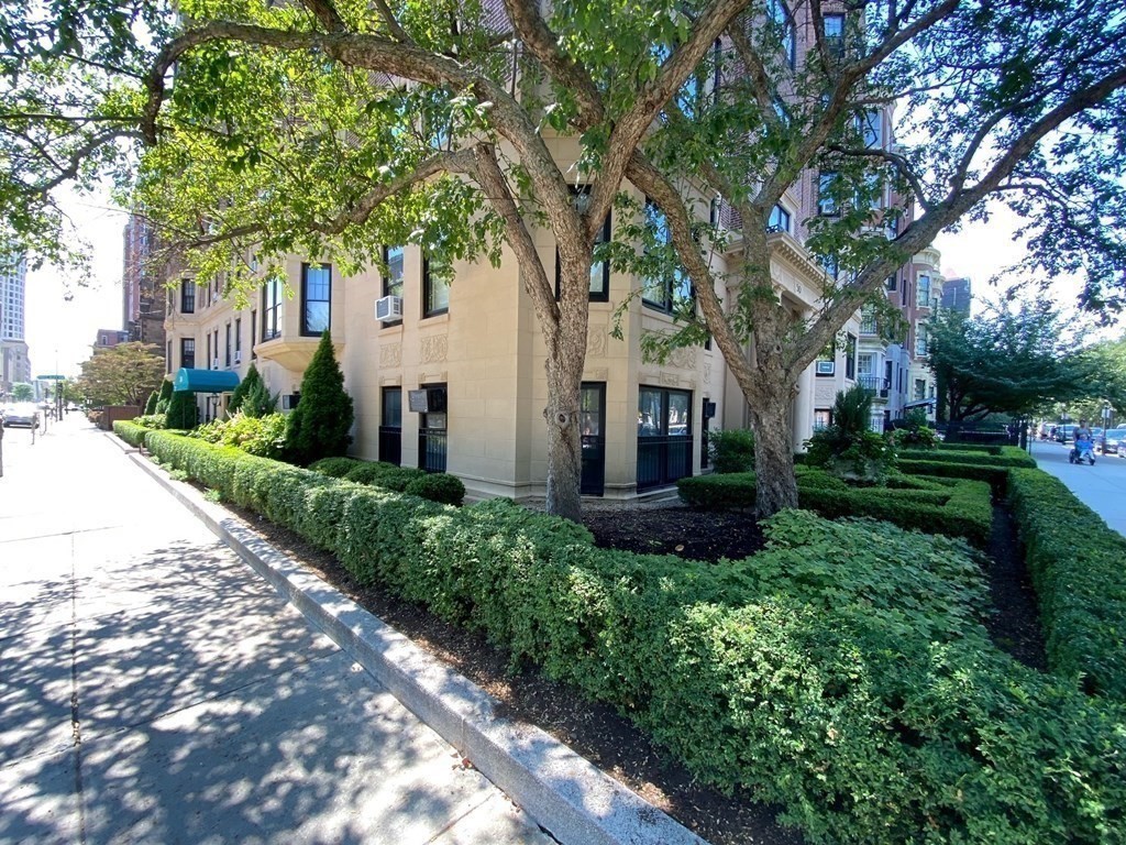 50 Commonwealth Ave 305