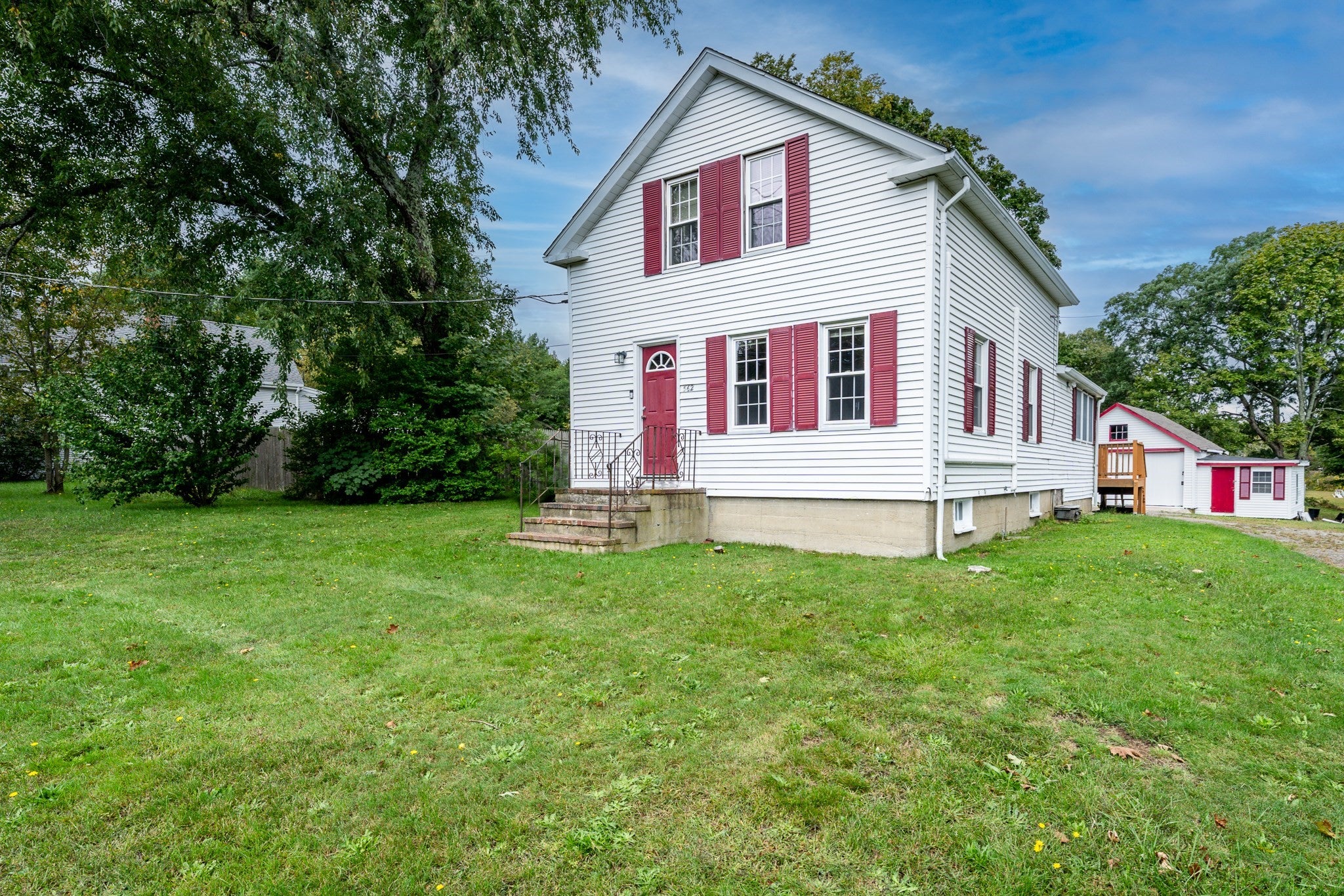 562 Waquoit Hwy