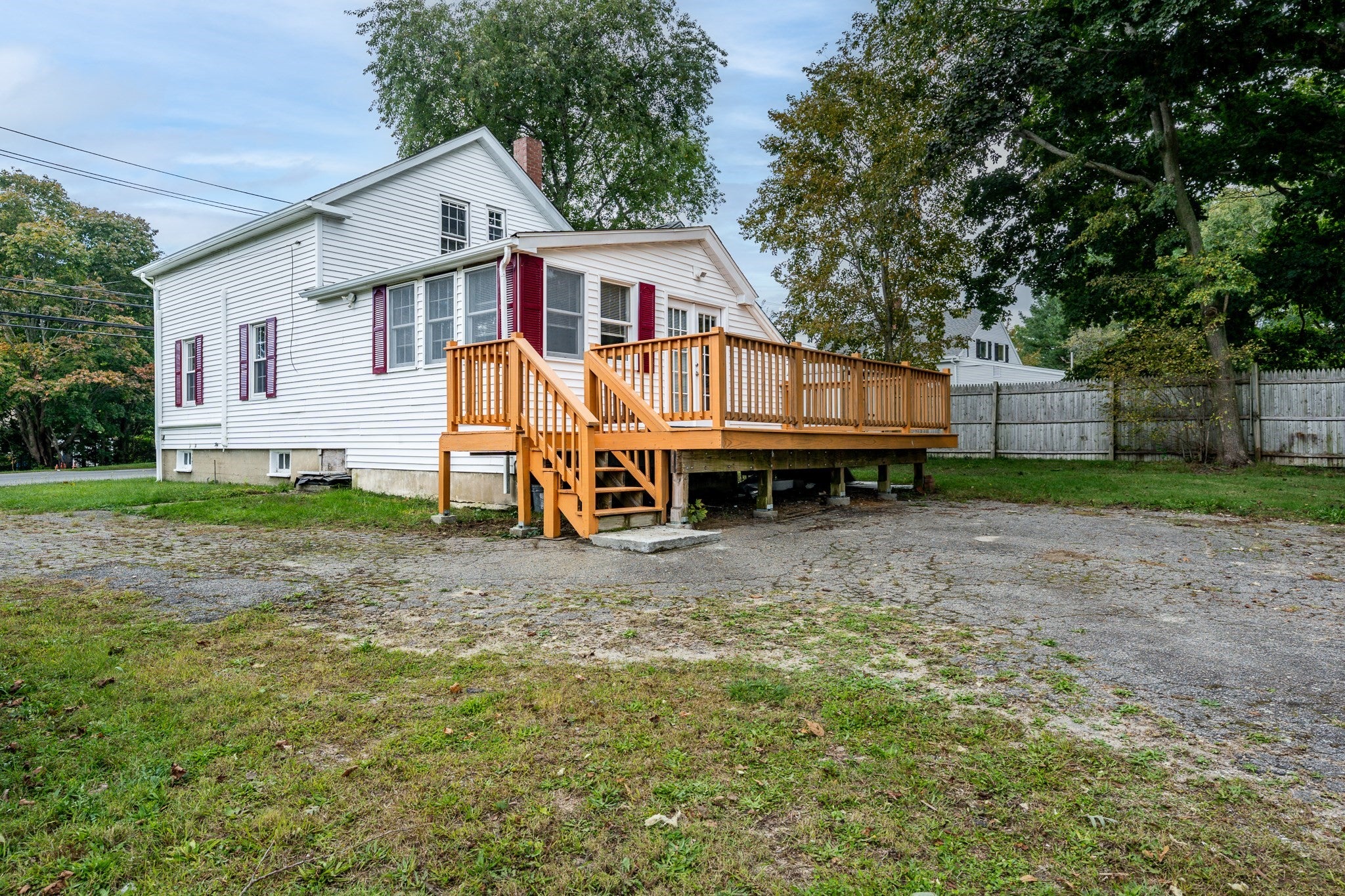 562 Waquoit Hwy