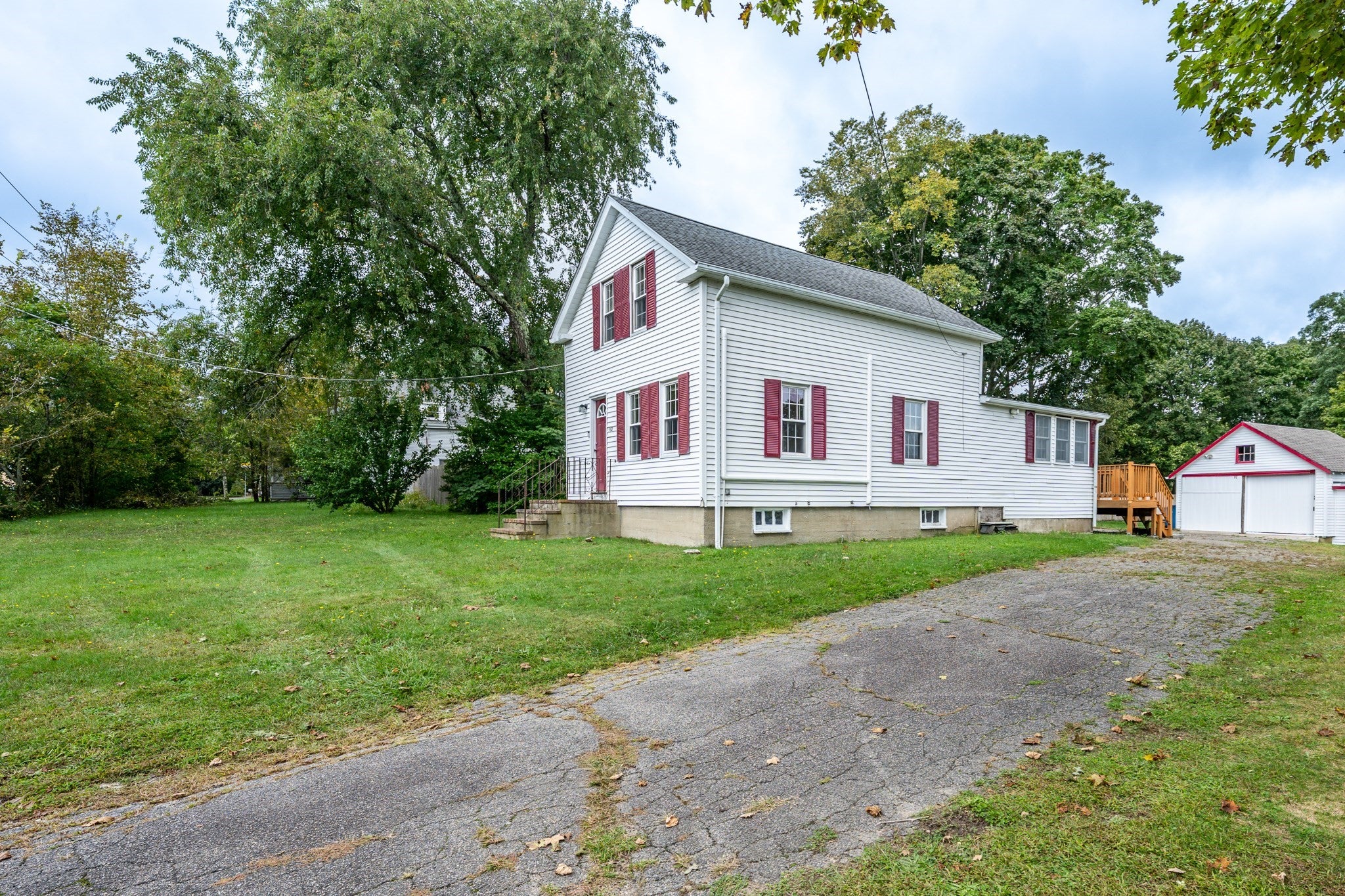 562 Waquoit Hwy