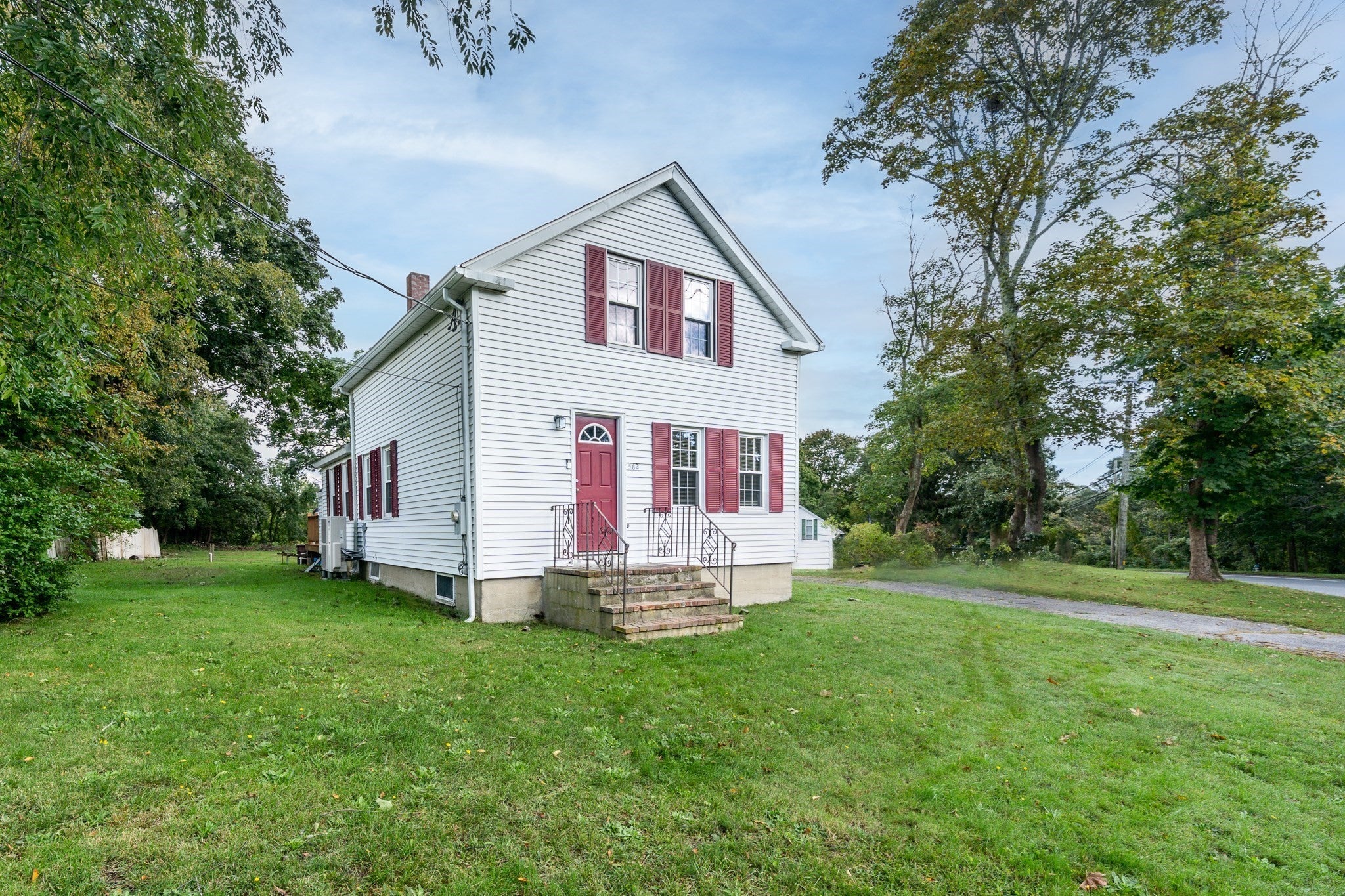 562 Waquoit Hwy
