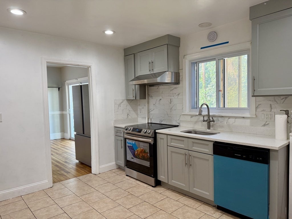 31 Stoneland Rd, Worcester MA 01603