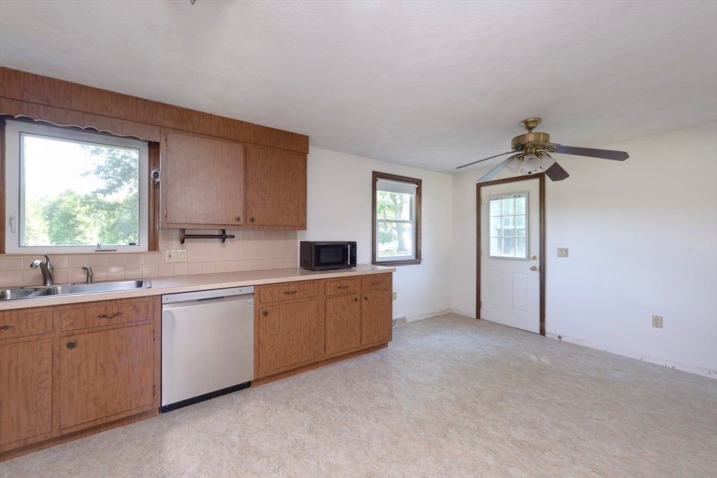 10 Chester Rd, Billerica, MA, 10 Chester Rd, Billerica, MA Photo #18
