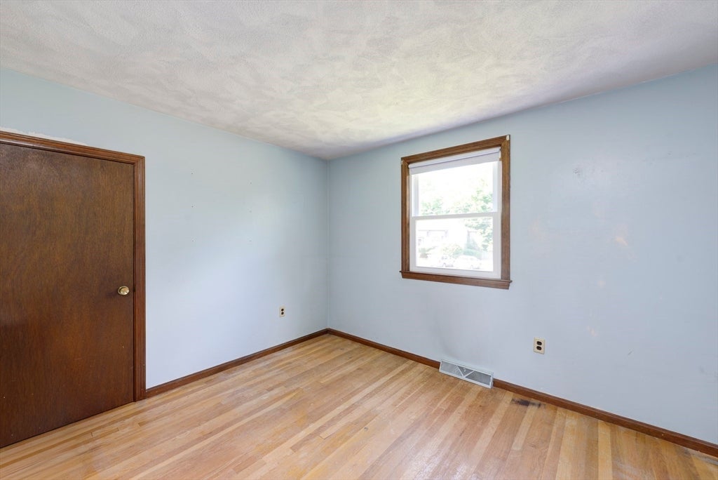 10 Chester Rd, Billerica, MA, 10 Chester Rd, Billerica, MA Photo #23