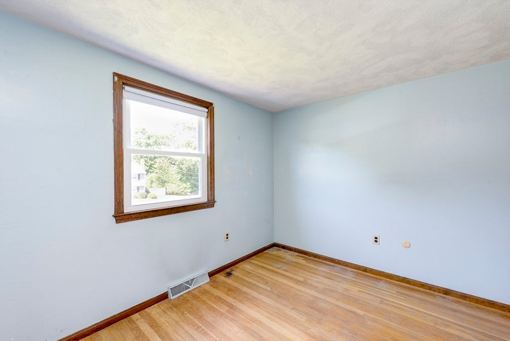 10 Chester Rd, Billerica, MA, 10 Chester Rd, Billerica, MA Photo #22