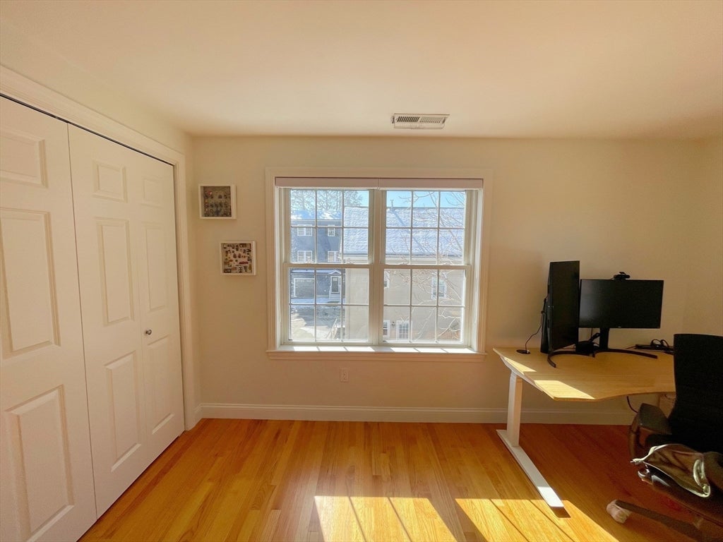 12 Naviens Ln #1, Waltham, MA Photo #9
