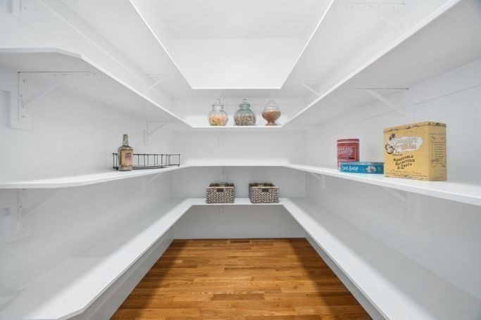 Needham, Massachusetts 02492, United States, 6 Bedrooms Bedrooms, ,6 BathroomsBathrooms,Residential,Pending,114714