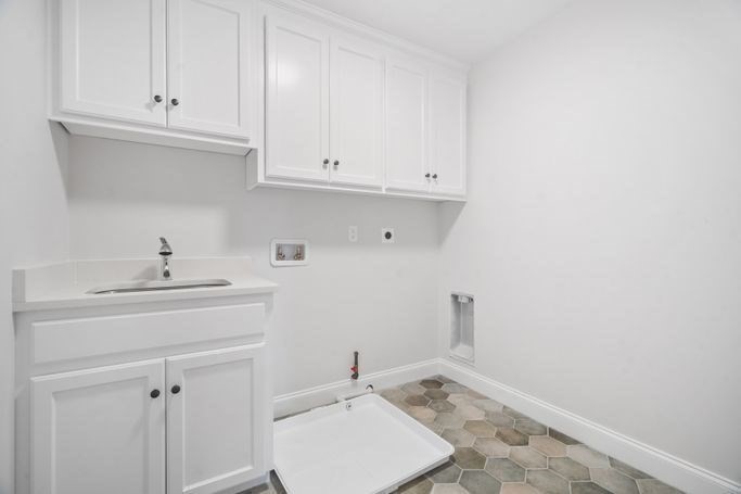 Needham, Massachusetts 02492, United States, 6 Bedrooms Bedrooms, ,6 BathroomsBathrooms,Residential,Pending,114714