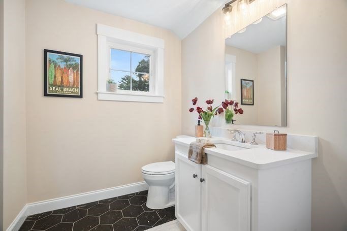 Needham, Massachusetts 02492, United States, 6 Bedrooms Bedrooms, ,6 BathroomsBathrooms,Residential,Pending,114714