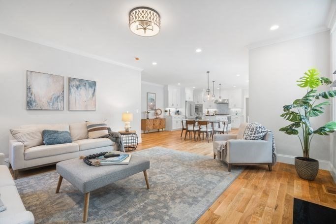 Needham, Massachusetts 02492, United States, 6 Bedrooms Bedrooms, ,6 BathroomsBathrooms,Residential,Pending,114714