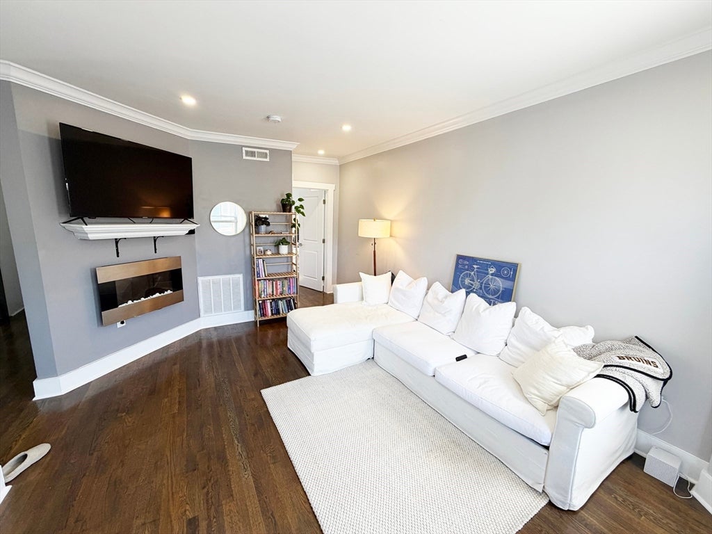 27 Plymouth St #3, Cambridge, MA Photo #2