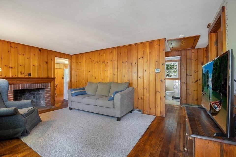 61 Trotters Ln