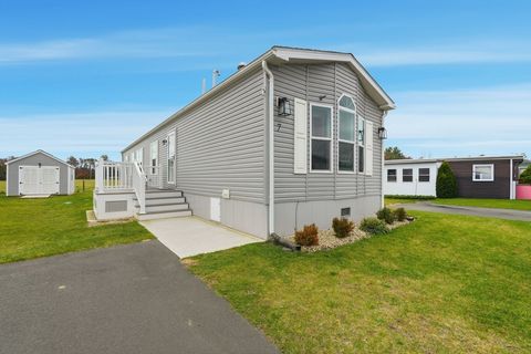 7 1st Ave Westfield MA 01085