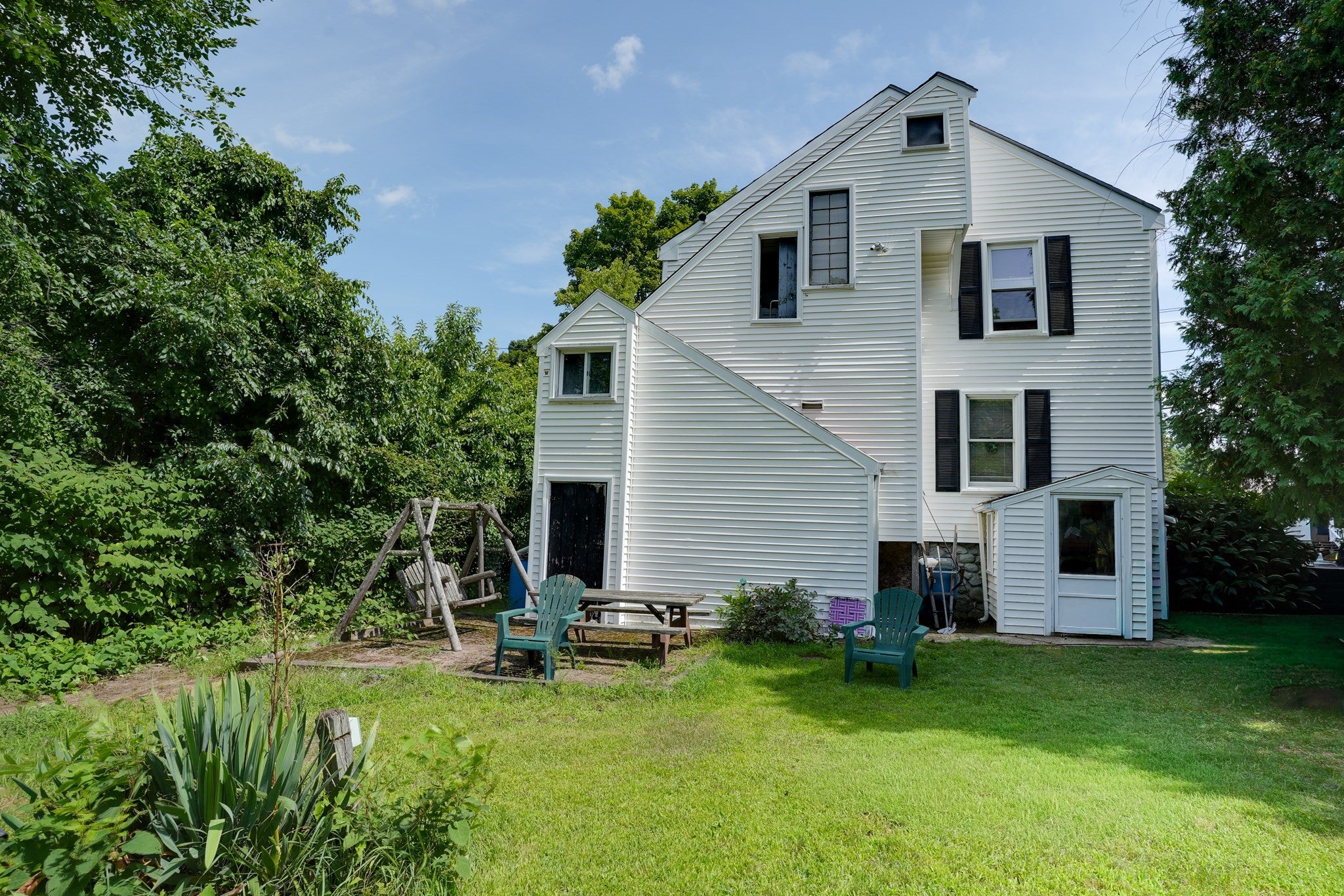 25 E Main St