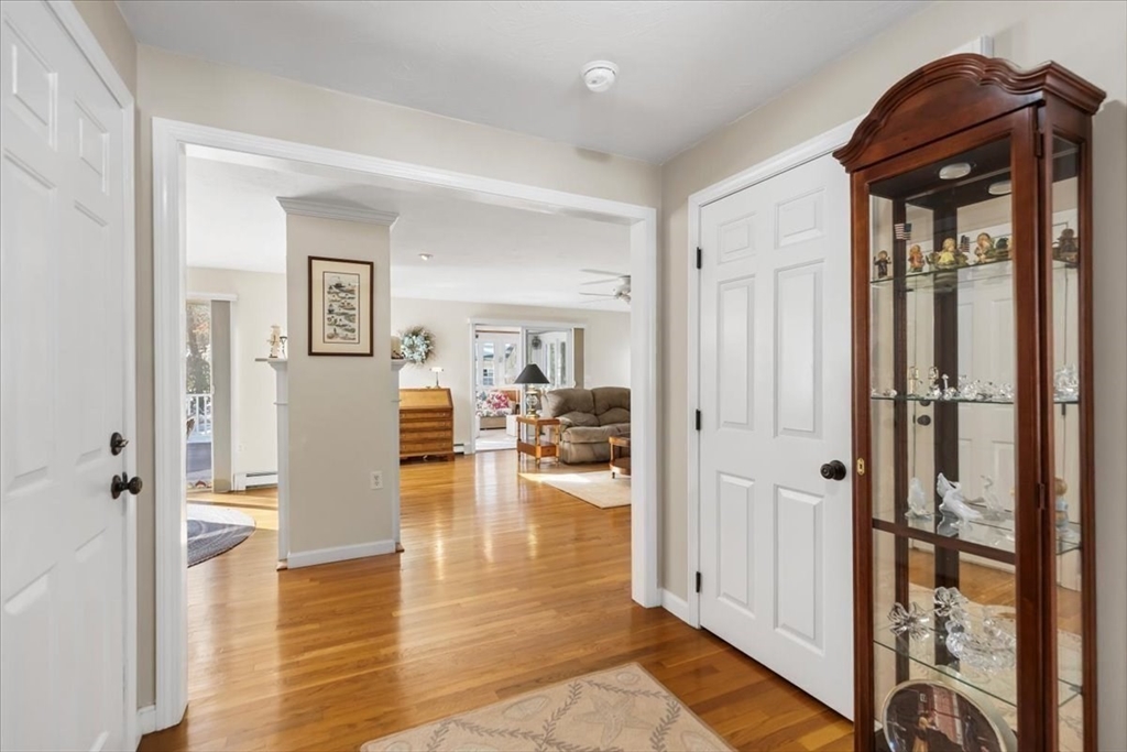 12 Quashnet Woods Dr