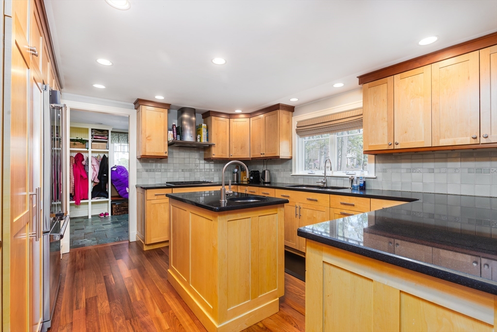 17 Deforest Rd