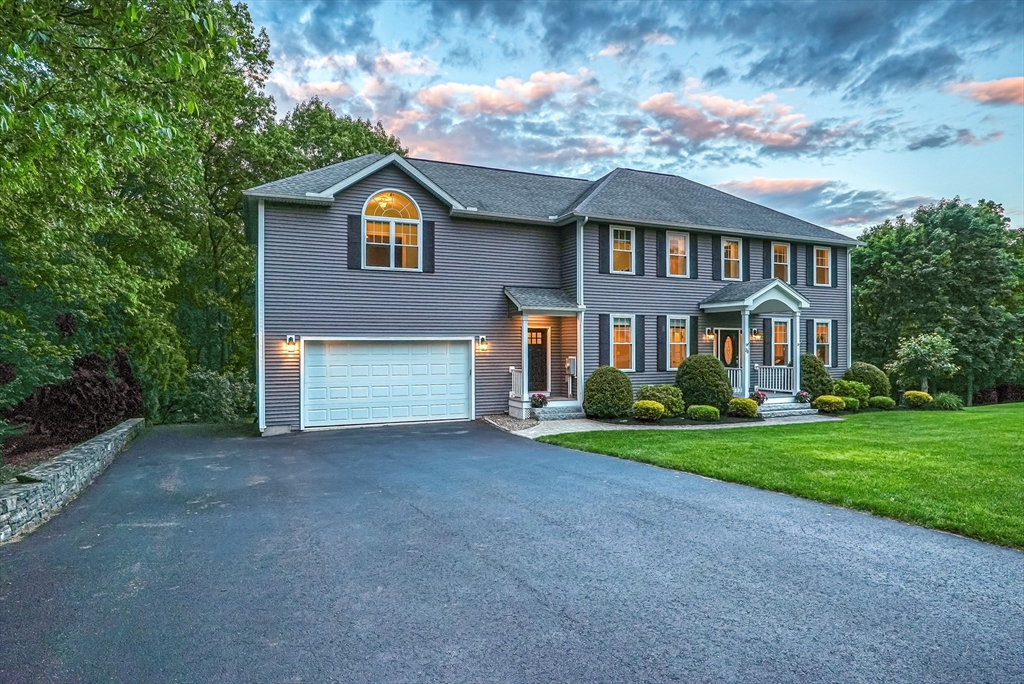 23 Lamplighter Dr