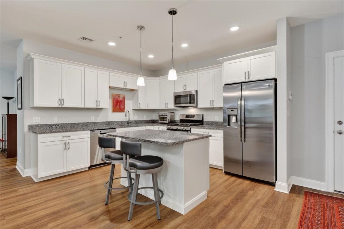 2 Longwood Lane 204